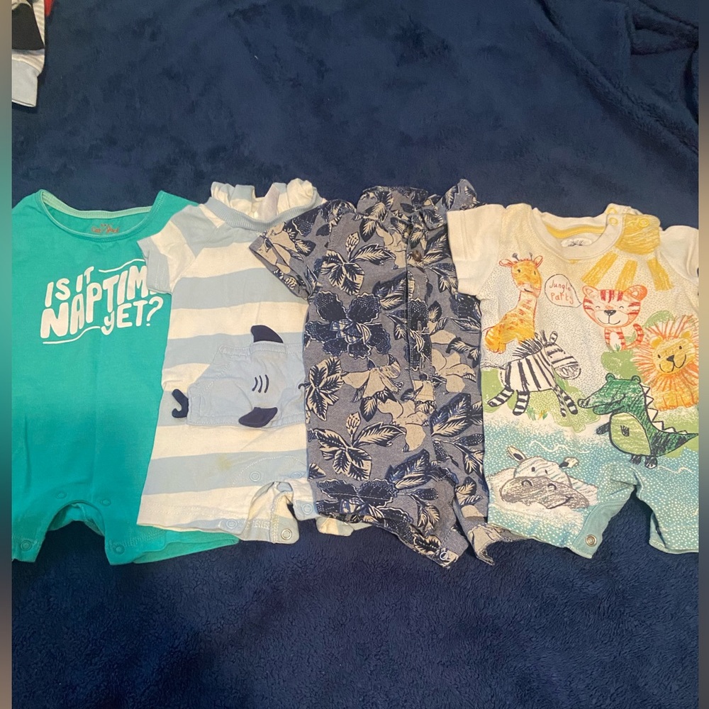 0-3/ 3 month outfits